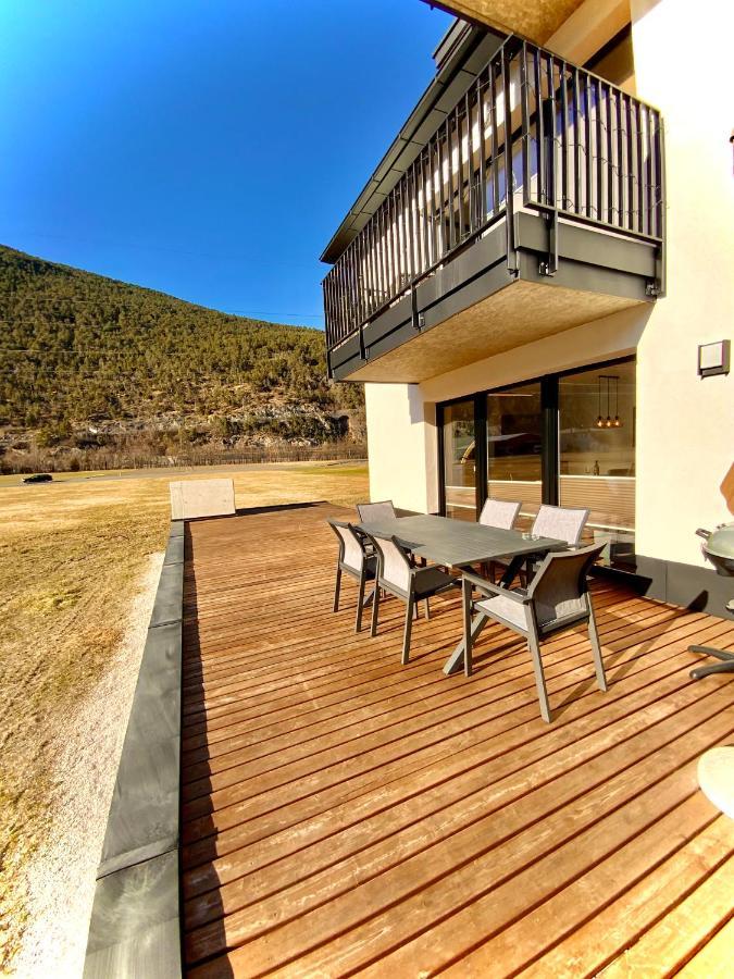 Deluxefort Fuer 10 Gaeste Mit Eigenem Whirlpool Und Fasssauna Imst Exterior photo