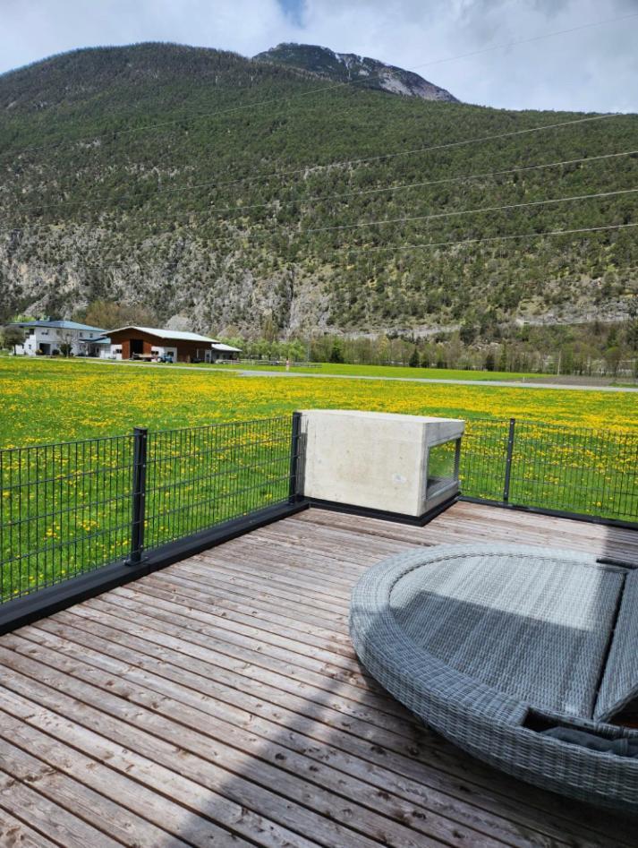 Deluxefort Fuer 10 Gaeste Mit Eigenem Whirlpool Und Fasssauna Imst Exterior photo